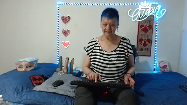 loquitaqueen011 online show from September 8, 2025, 10:09 pm