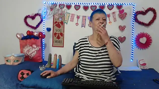 loquitaqueen011 online show from February 16, 2025, 10:22 pm