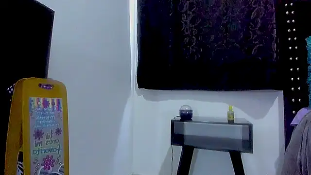 amareto queen online show from September 25, 2025, 9:43 pm