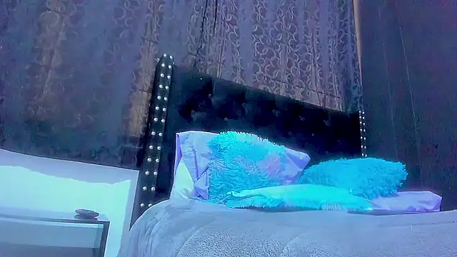 amareto queen online show from November 9, 2025, 5:06 pm