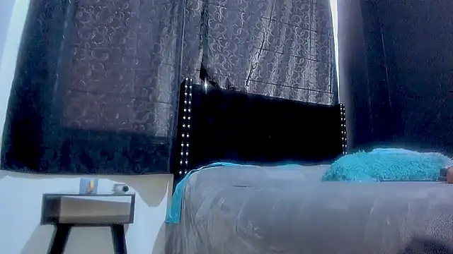 amareto queen online show from October 4, 2025, 7:37 pm