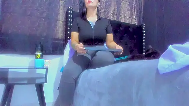 amareto queen online show from October 19, 2025, 7:16 pm