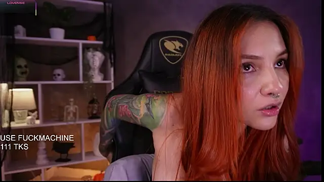 RedJasmine  online show from October 21, 2025, 4:50 pm