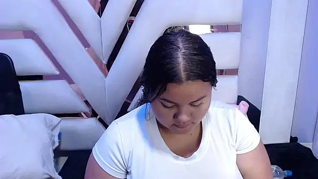 Snapshot of ValenTitis chatting on October 7, 2025, 8:32 pm ValenTitis online show from October 7, 2025, 8:32 pm