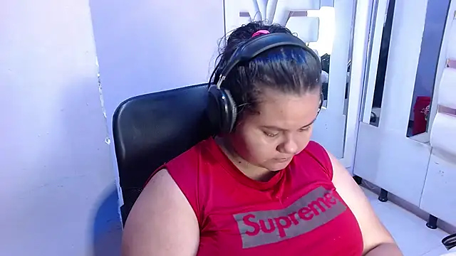 Snapshot of ValenTitis chatting on October 21, 2025, 8:41 pm ValenTitis online show from October 21, 2025, 8:41 pm