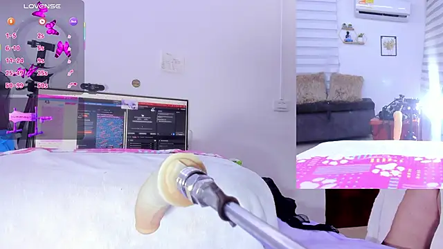 Snapshot of Soraya_Davis chatting on September 29, 2025, 9:27 am Soraya Davis online show from September 29, 2025, 9:27 am