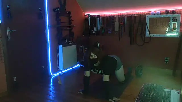 Ginny-the-bdsm-nympho online show from June 11, 2026, 5:21 pm