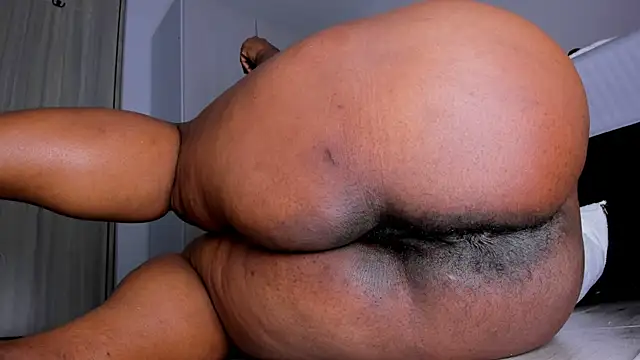 Snapshot of Skarleth69 chatting on October 15, 2025, 2:32 am Skarleth69 online show from October 15, 2025, 2:32 am