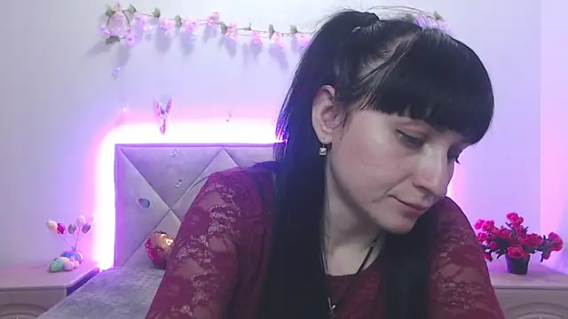 NinaFlawlees online show from April 16, 2026, 12:06 pm