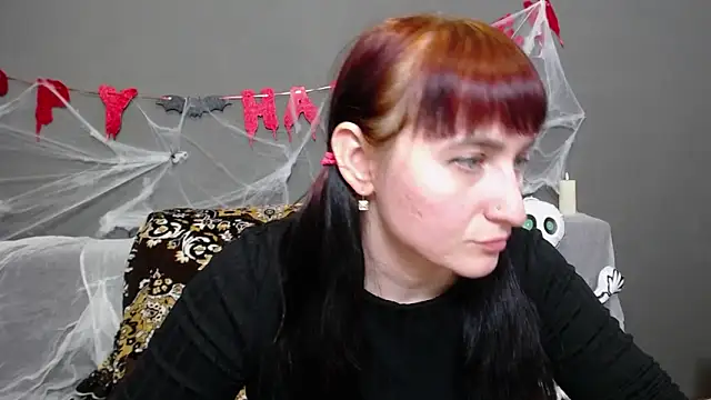 NinaFlawlees online show from October 22, 2025, 12:15 pm