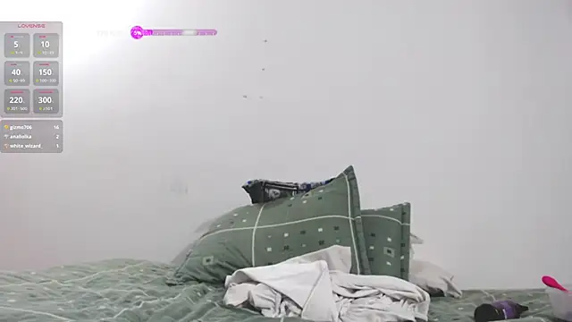 Snapshot of zohe_ chatting on March 19, 2025, 3:19 pm zohe  online show from March 19, 2025, 3:19 pm