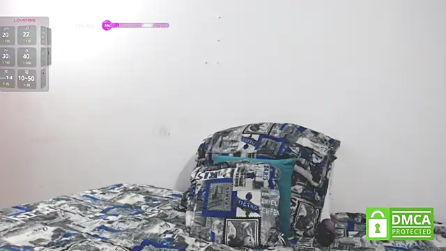 Snapshot of zohe_ chatting on February 15, 2025, 9:16 am zohe  online show from February 15, 2025, 9:16 am