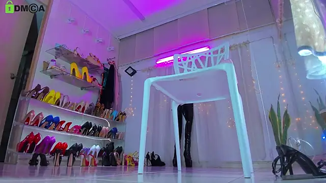 kendrarioss online show from October 24, 2025, 9:03 pm