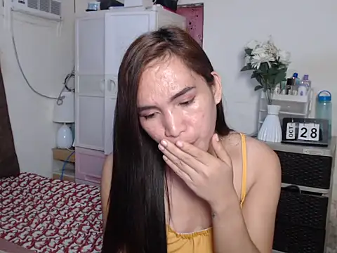 Snapshot of Msyensmith chatting on October 28, 2025, 1:32 pm Msyensmith online show from October 28, 2025, 1:32 pm