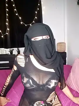 Snapshot of Bayan-Queen chatting on September 22, 2025, 5:52 pm Bayan-Queen online show from September 22, 2025, 5:52 pm