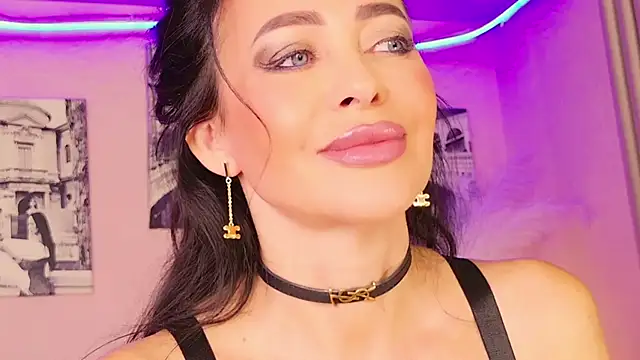 Snapshot of NaomiBlack35 chatting on October 2, 2025, 6:44 pm NaomiBlack35 online show from October 2, 2025, 6:44 pm