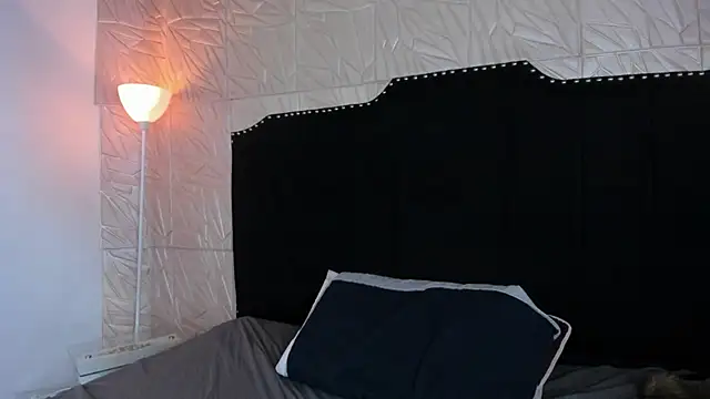 JennyRouse01 online show from February 17, 2025, 5:23 pm