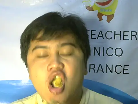 Yummy Tommy21 online show from September 18, 2025, 6:11 pm