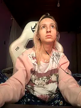 Snapshot of bunnydark00 chatting on October 19, 2025, 1:30 am bunnydark00 online show from October 19, 2025, 1:30 am