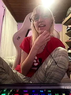 Snapshot of bunnydark00 chatting on November 4, 2025, 1:31 am bunnydark00 online show from November 4, 2025, 1:31 am