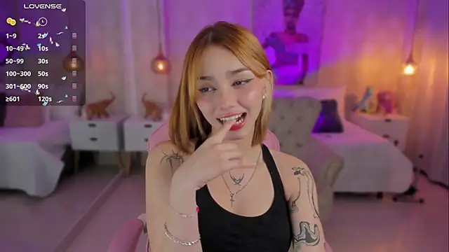 LITTLE-VIVI online show from January 24, 2025, 4:16 am