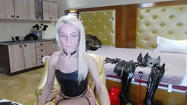 Snapshot of DomCaprisse chatting on October 30, 2025, 12:03 pm DomCaprisse online show from October 30, 2025, 12:03 pm