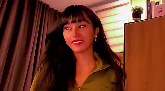 YOURCRISTINAS online show from December 10, 2024, 1:22 am