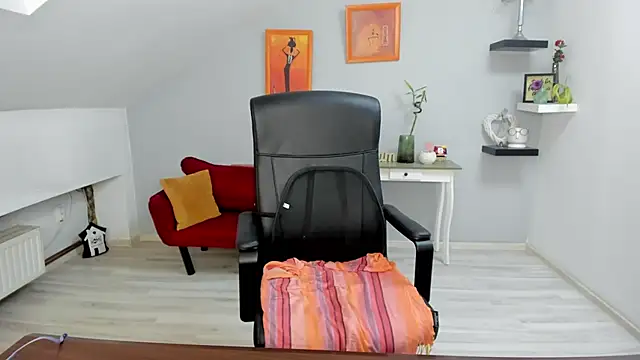 Snapshot of LollaGirl chatting on October 8, 2025, 3:19 am LollaGirl online show from October 8, 2025, 3:19 am