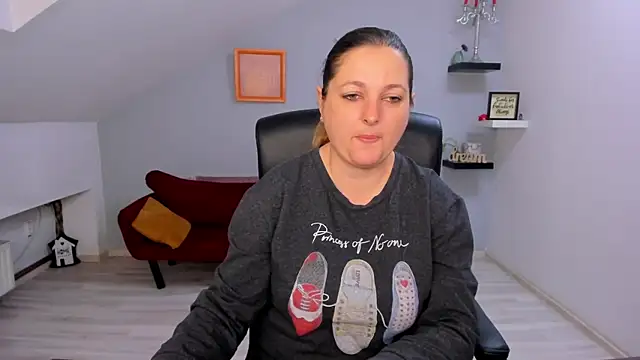 LollaGirl online show from April 3, 2026, 3:24 am