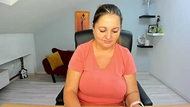 Snapshot of LollaGirl chatting on September 17, 2025, 3:19 am LollaGirl online show from September 17, 2025, 3:19 am