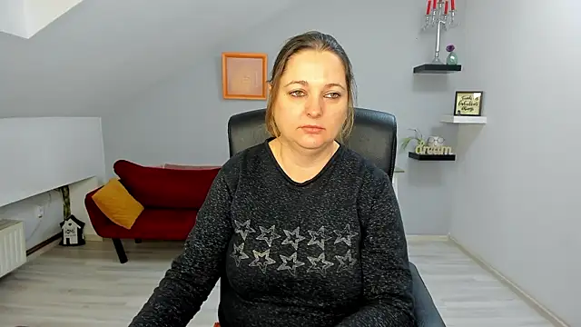 LollaGirl online show from February 6, 2026, 4:08 am