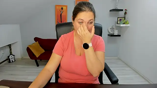 Snapshot of LollaGirl chatting on October 6, 2025, 3:19 am LollaGirl online show from October 6, 2025, 3:19 am