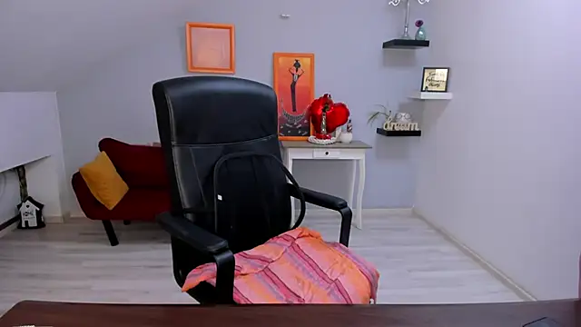 LollaGirl online show from February 23, 2026, 4:36 am