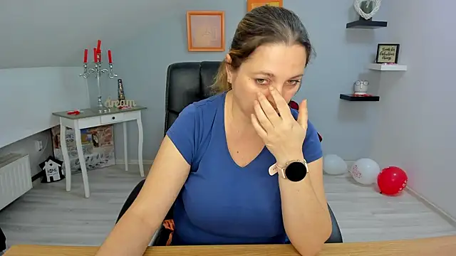 Snapshot of LollaGirl chatting on February 24, 2025, 4:16 am LollaGirl online show from February 24, 2025, 4:16 am