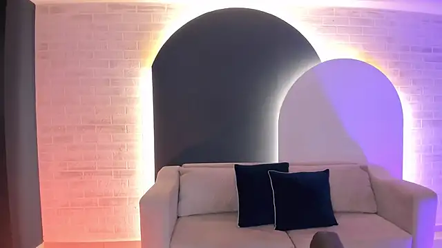 RossieRhoades online show from October 23, 2025, 7:34 pm