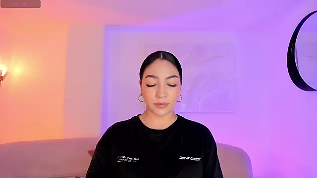 RossieRhoades online show from October 9, 2025, 7:47 pm