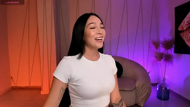 RossieRhoades online show from September 26, 2025, 8:05 pm