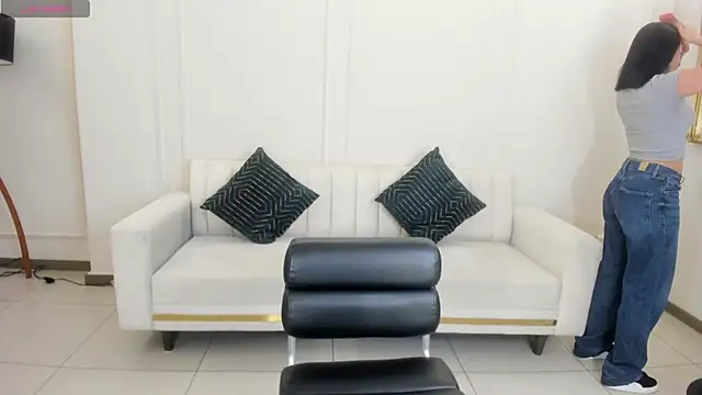 RossieRhoades online show from October 28, 2025, 1:43 pm