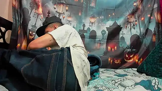 davidlatin66 online show from November 14, 2025, 8:12 pm