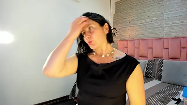 Snapshot of SarahDeyvis chatting on February 19, 2025, 1:17 pm SarahDeyvis online show from February 19, 2025, 1:17 pm