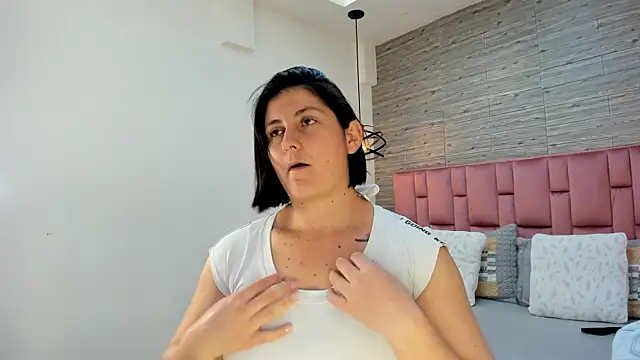 Snapshot of SarahDeyvis chatting on February 10, 2025, 2:16 pm SarahDeyvis online show from February 10, 2025, 2:16 pm