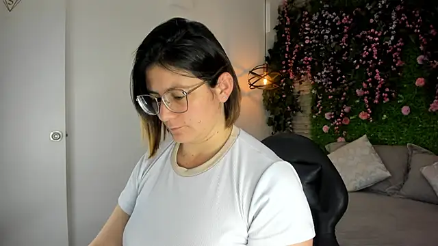 SarahDeyvis online show from January 12, 2026, 2:24 pm