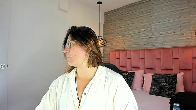 Snapshot of SarahDeyvis chatting on September 17, 2025, 4:09 pm SarahDeyvis online show from September 17, 2025, 4:09 pm
