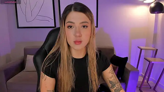 Snapshot of EveBensonX chatting on September 20, 2025, 7:08 pm EveBensonX online show from September 20, 2025, 7:08 pm