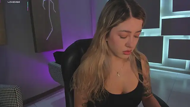 EveBensonX online show from December 15, 2025, 12:44 pm