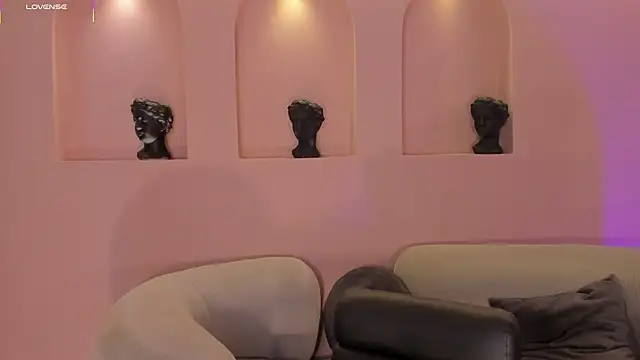 Snapshot of EveBensonX chatting on October 10, 2025, 7:58 pm EveBensonX online show from October 10, 2025, 7:58 pm