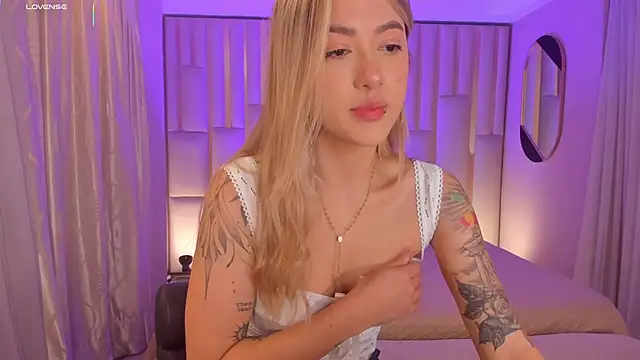 Snapshot of EveBensonX chatting on October 11, 2025, 7:26 pm EveBensonX online show from October 11, 2025, 7:26 pm