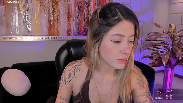 Snapshot of EveBensonX chatting on September 24, 2025, 12:33 pm EveBensonX online show from September 24, 2025, 12:33 pm