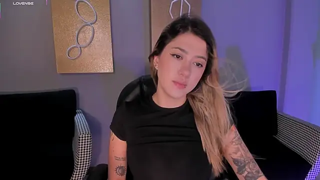 Snapshot of EveBensonX chatting on September 30, 2025, 12:22 pm EveBensonX online show from September 30, 2025, 12:22 pm