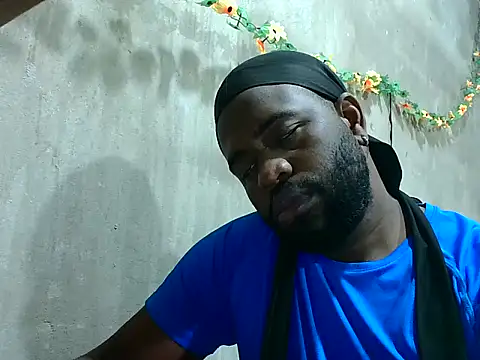 2ocmaxi online show from November 24, 2025, 8:20 pm